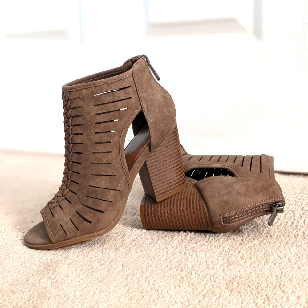 🦥 Block Heel Sandals 🦥